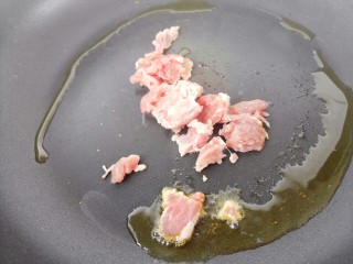 菌类料理～杂菌汤,把牛肉放进去炒