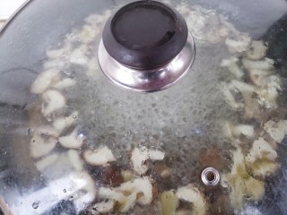 菌类料理～杂菌汤,把菌汤的香味煲出来