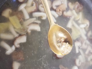 菌类料理～杂菌汤,加一点鸡精
