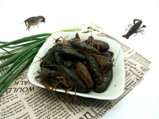 麻辣小龙虾,先来准备龙虾，今天买了2斤龙虾，估计都不够吃，