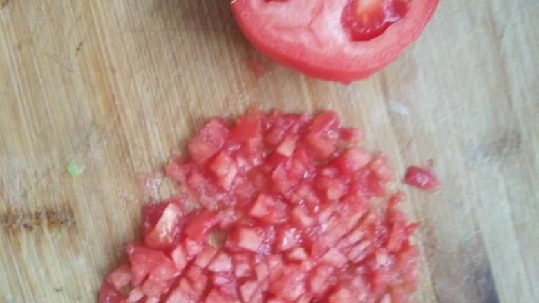 番茄疙瘩汤,一部分切成小丁