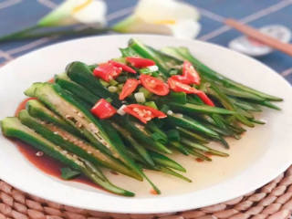 健康营养又好吃，很适合夏天的开胃菜,加入小米椒和葱末，淋热油即可。