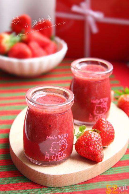 草莓酱🍓,趁热将果酱放进瓶子里，就可以吃啦！