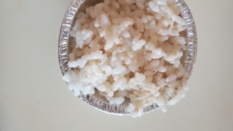 辅食:时蔬米饭挞,把米饭拌上沙拉汁（可以不放）放入蛋挞托内