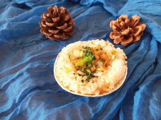 辅食:时蔬米饭挞,备注。米饭可以焖的软一点，因为烤过后会干一点。