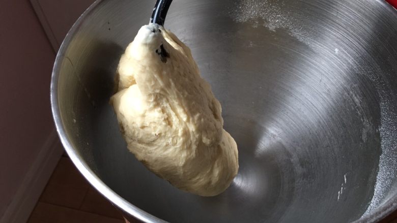 奶香老式面包,搅拌时间20分钟，这是10分钟的状态。