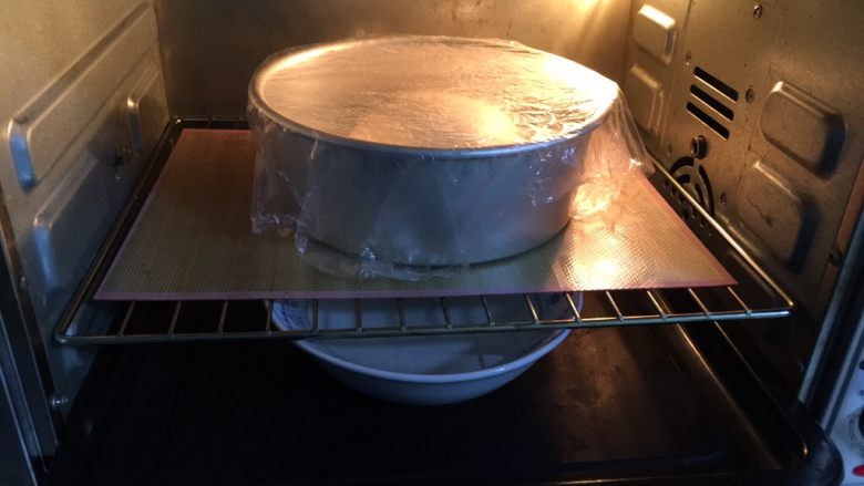 奶香老式面包,烤箱发酵档，发酵时间60分钟，30分钟更换一次热水。