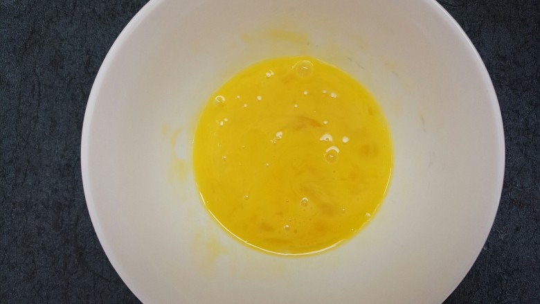 菌类料理+蟹味菇滑蛋,搅拌均匀