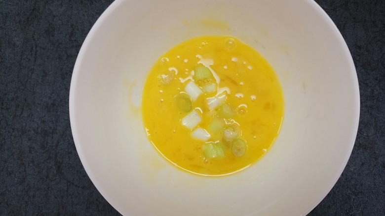 菌类料理+蟹味菇滑蛋,放入葱花