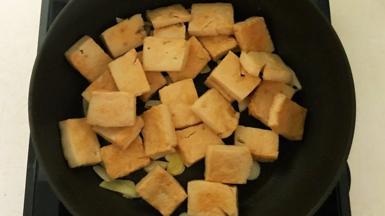 芝香千页豆腐,加入煎好的千叶豆腐