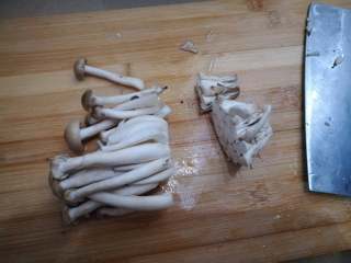 菌类料理+海味杂菇汤,蟹味菇和海鲜菇也一样切掉根部