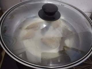 菌类料理+海味杂菇汤,盖上盖子把味道闷出来
