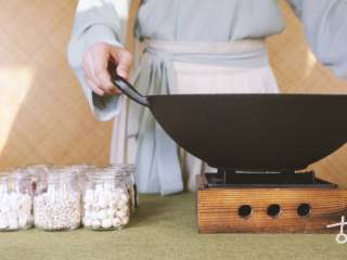 【八珍米昔】懒人的养生早餐，让你每天多睡半小时,铁锅烧热；