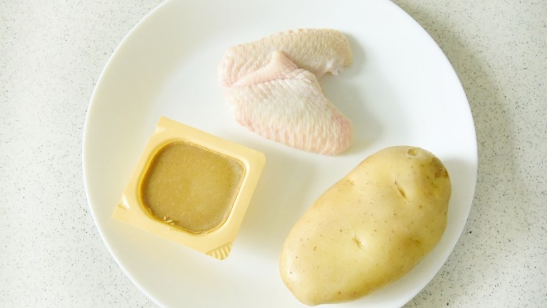 宝宝辅食-咖喱土豆鸡翅1Y+,食材准备好