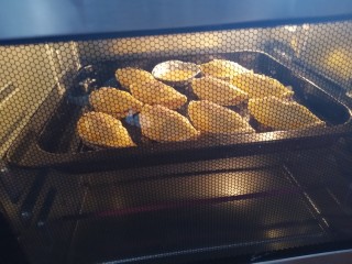 芒果酥,放入烤箱180度20分钟