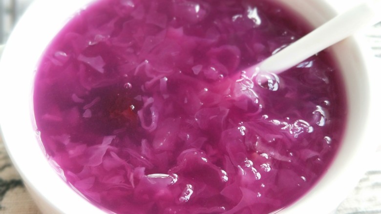 养颜营养早餐,舀一碗漂亮的紫薯糯耳