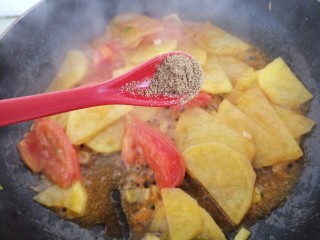 土豆片炒西红柿,一勺胡椒粉