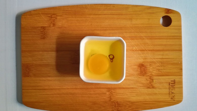 午餐-鸡蛋芥兰炒饭,鸡蛋磕开