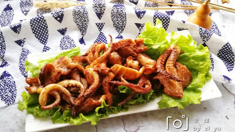 铁板鱿鱼-电饼铛版,可以用生菜卷着吃。