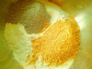 杂粮馒头,白面，黑香米面和黄豆面混合