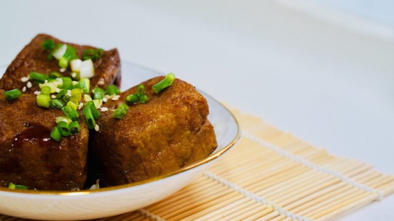 上海菜油豆腐塞肉,拍照
