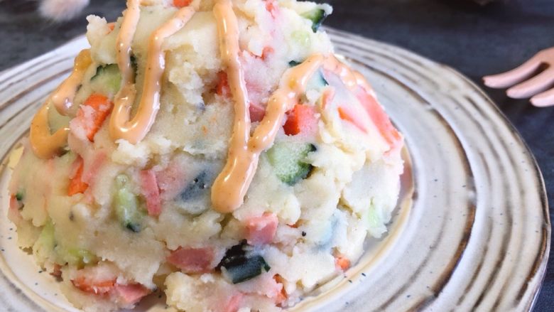时蔬土豆泥沙拉,超级清爽简单易做的时蔬土豆泥沙拉就做好了，和家人一起分享吧