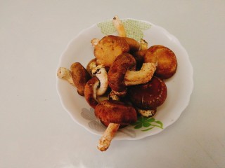 菌类料理+凉拌香菇,准备好新鲜香菇