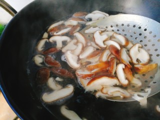 菌类料理+凉拌香菇,捞出，