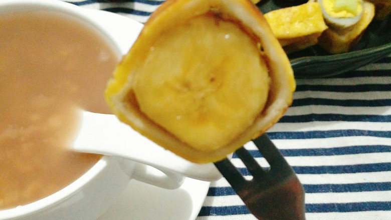 超简单的香蕉土司卷,开吃。