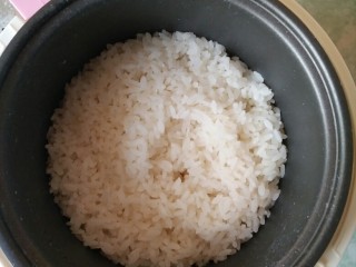 家常炒米饭,蒸好米饭