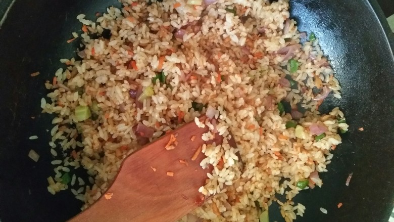 家常炒米饭,成品后出锅