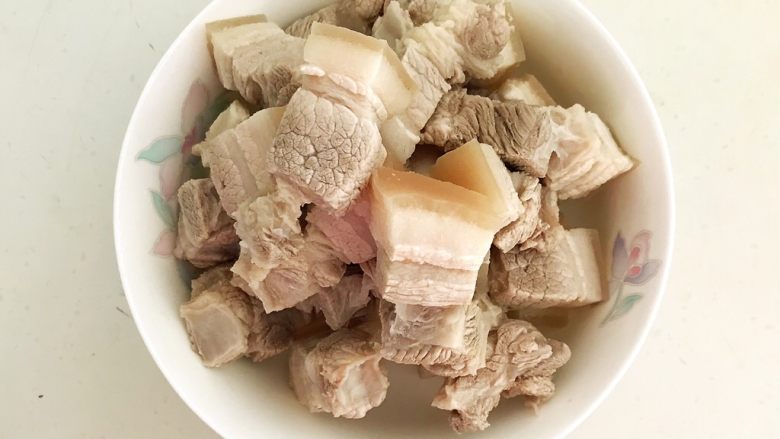 东北特色菜  猪肉炖粉条,沥干水份
