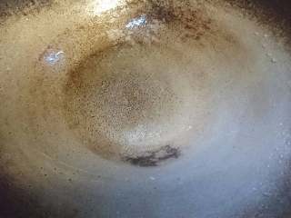 菌类料理+温润三菇汤,锅洗净，大火烧去多余水分