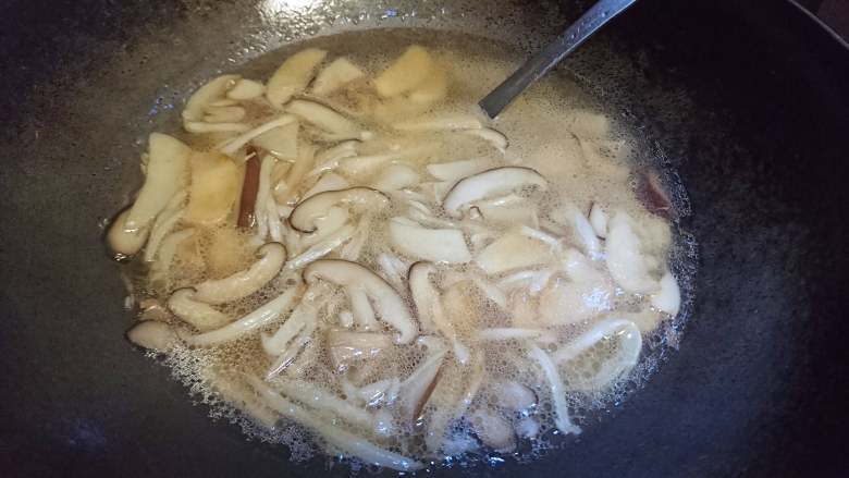 菌类料理+温润三菇汤,加水，改大火