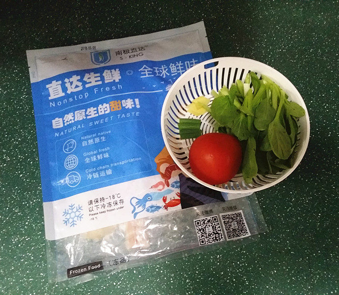 青菜西红柿鳕鱼汤,备好食材