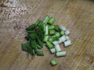 油焖大虾的正确打开方式,焖的时候切颗小葱做点缀提高颜值