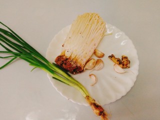 菌类料理+凉拌金针菇,食材如图