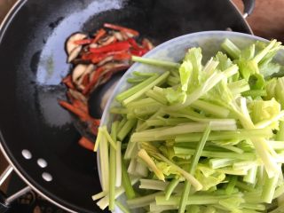 红椒二香（香芹.香菇）,下芹菜