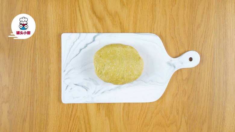 零难度香椿饼干,将面团擀成厚片