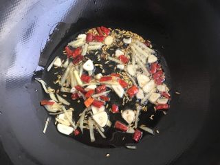 油豆腐香菇红烧肉,小火煸香