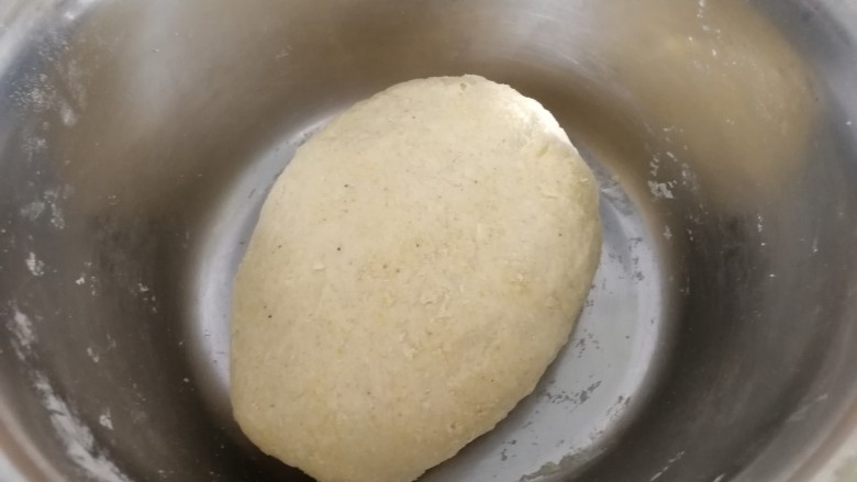 豆粉面地瓜馅饼,和面：着急就用温水和面，不着急就用凉水和面都行。发酵2个小时左右就好了。