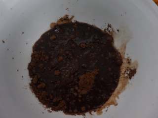 奇亚籽藜麦巧克力无油蛋糕（无麸质）,先加入60g水搅拌均匀