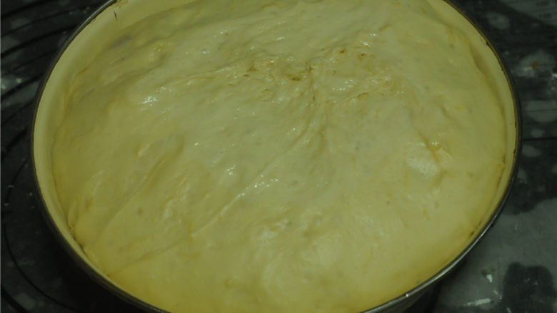 汤种菠萝酱土司,将面团放在温暖的地方发酵至两倍大