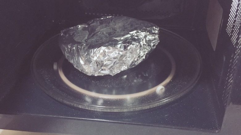 烤肉汁鸡胸肉,150℃快考20分钟即可出炉。