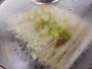 菌类料理+蒜蓉蒸金针菇,再小火焖两分钟