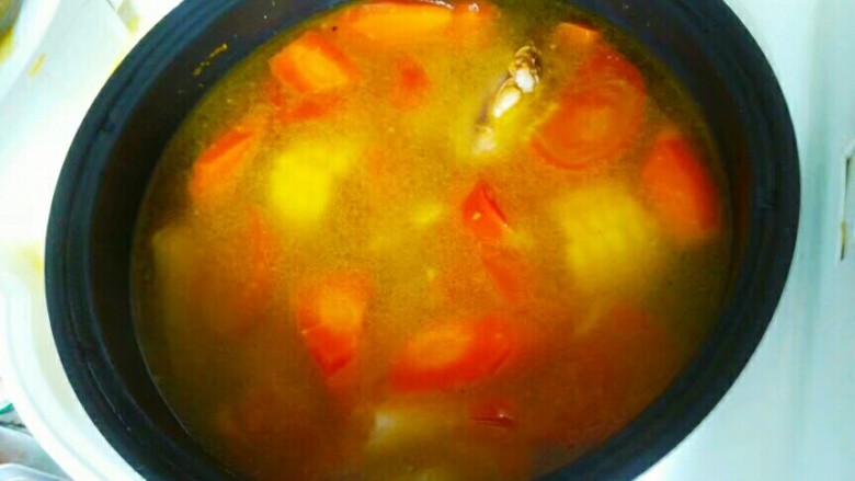 番茄胡萝卜玉米风干排骨汤（电饭煲版）,两个小时后，汤就煲好了。