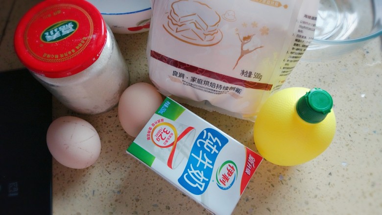 日式舒芙蕾厚松饼,所有食材装好，蛋白容器必须无水无油。