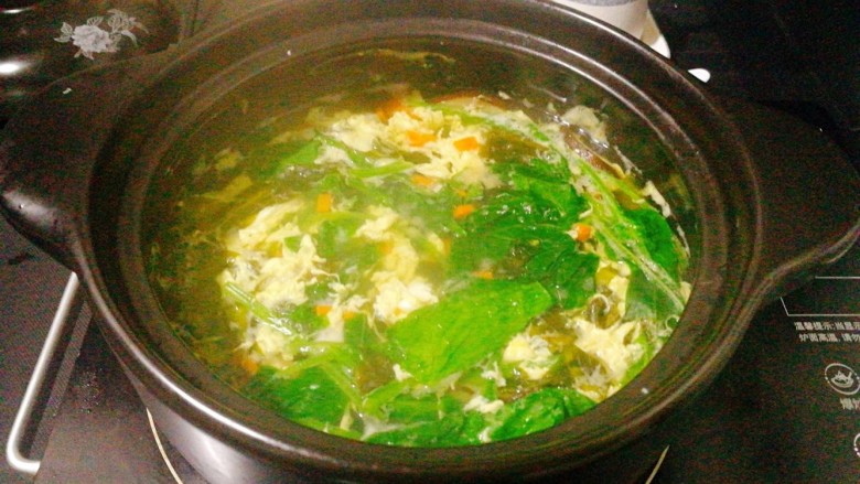 菌类料理+芙蓉鲜蔬汤,进行调味后即可出锅