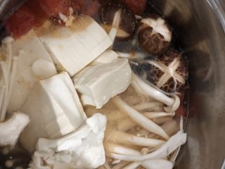 杂菇海鲜汤,豆腐
