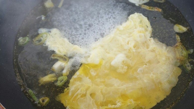 菌类料理+香菇鸡蛋汤,然后倒入鸡蛋液